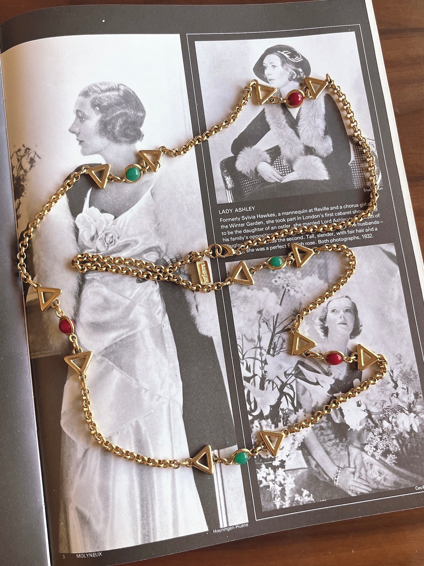 red × green motifs long chain necklace