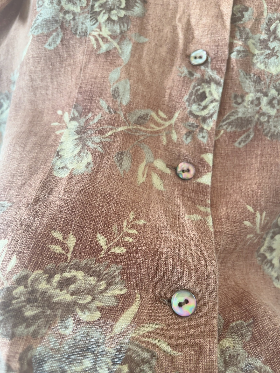 BURBERRY’S 80s vintage linen shirt