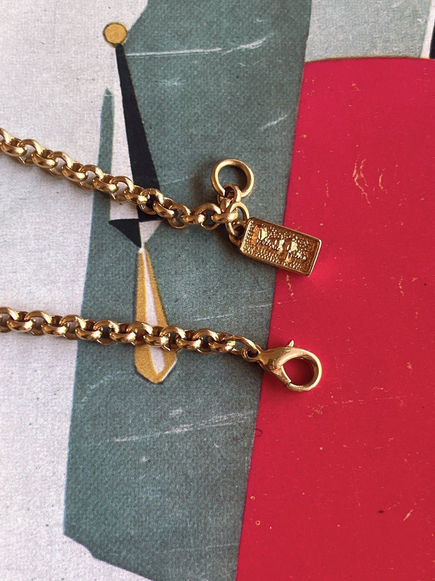 red × green motifs long chain necklace