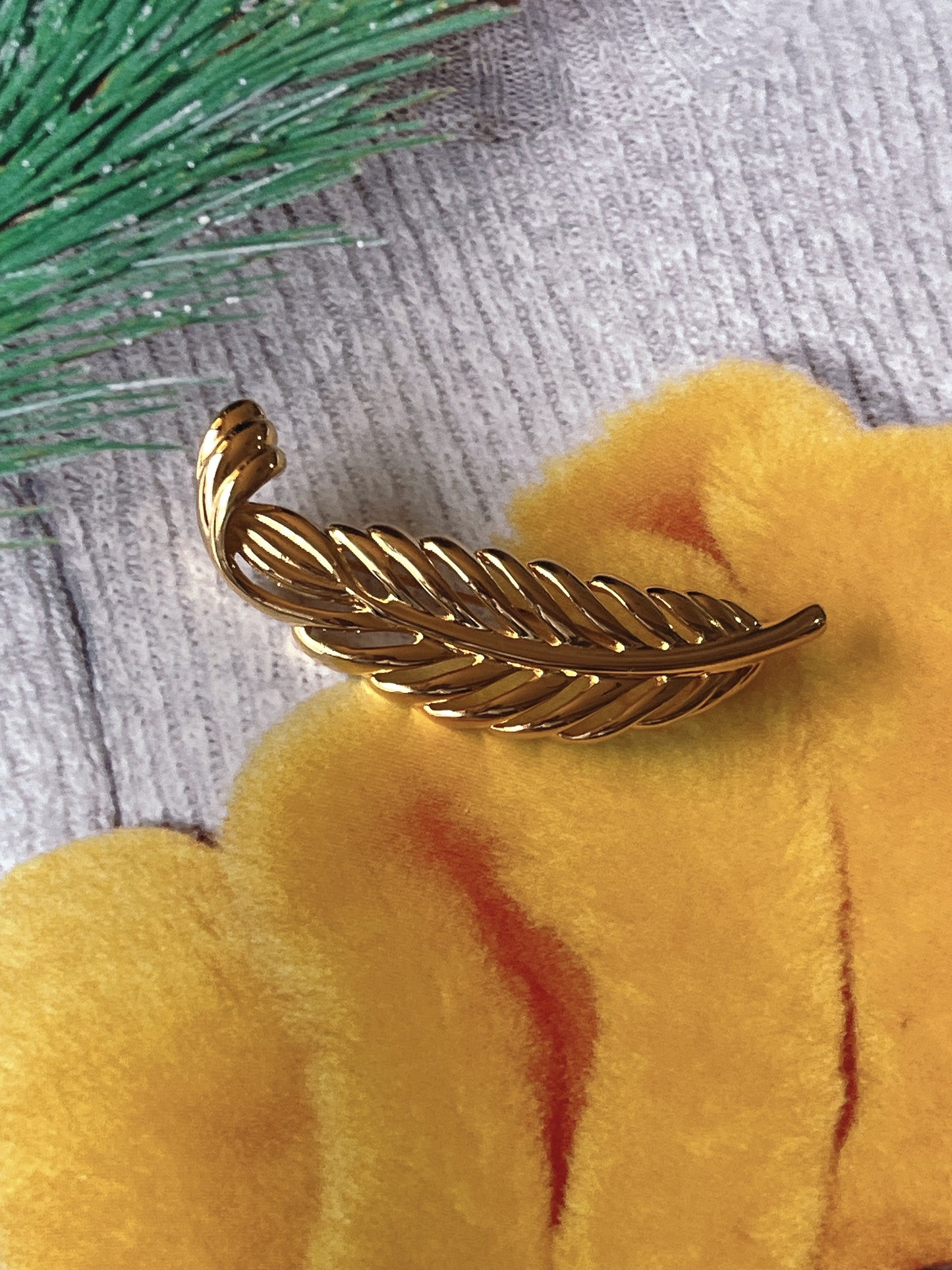 Napier vintage feather brooch