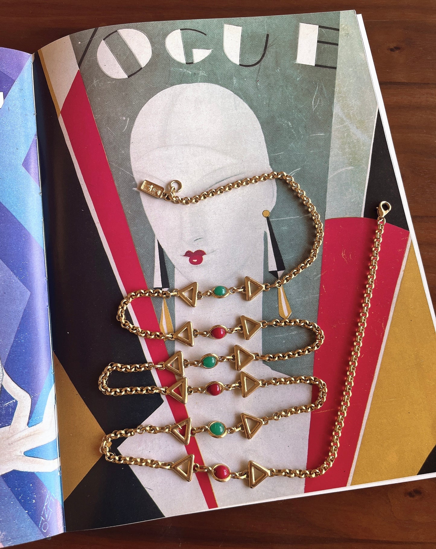 red × green motifs long chain necklace