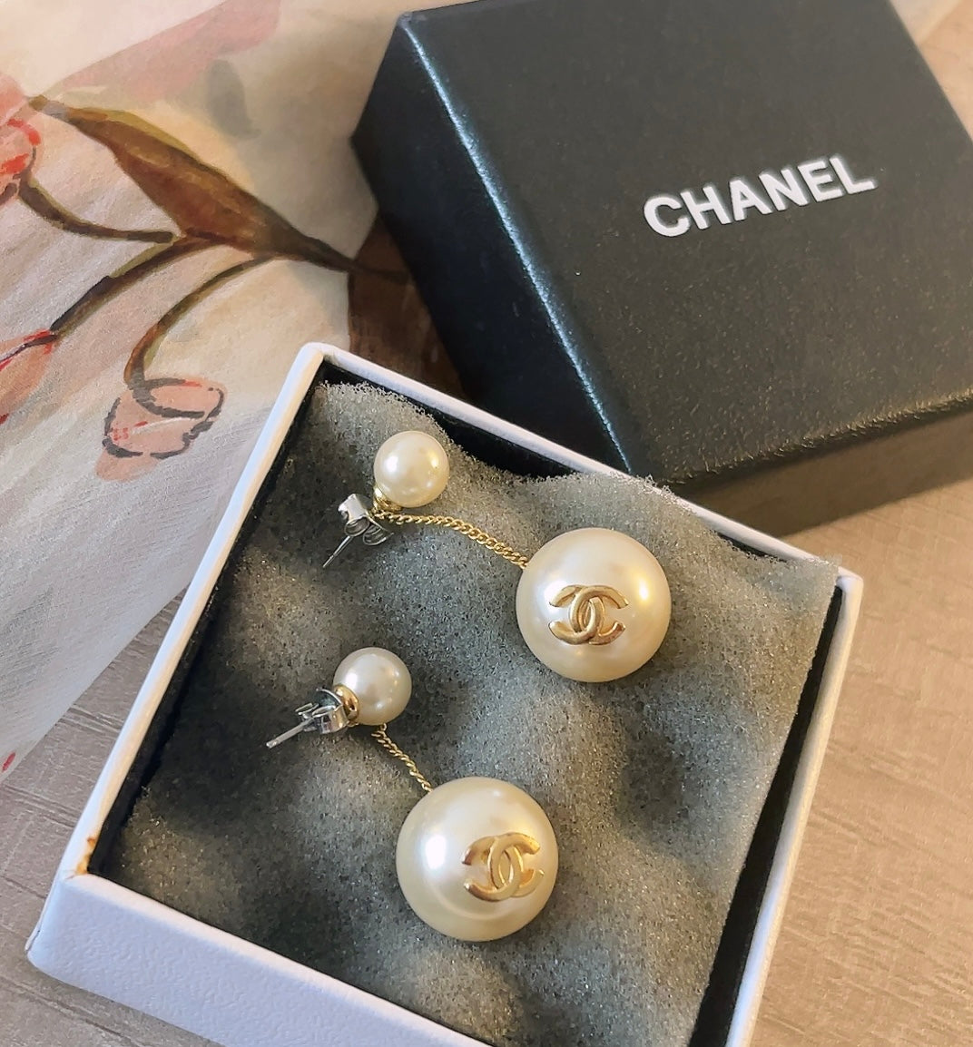 CHANEL vintage pearl pierced earrings