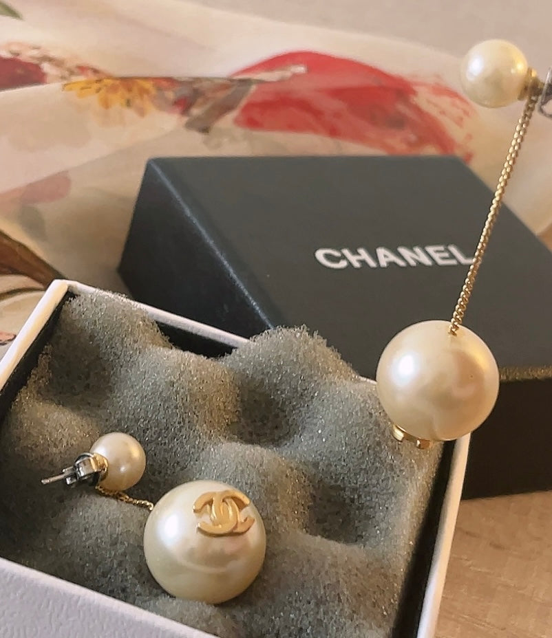 CHANEL vintage pearl pierced earrings