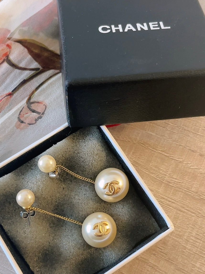 CHANEL vintage pearl pierced earrings