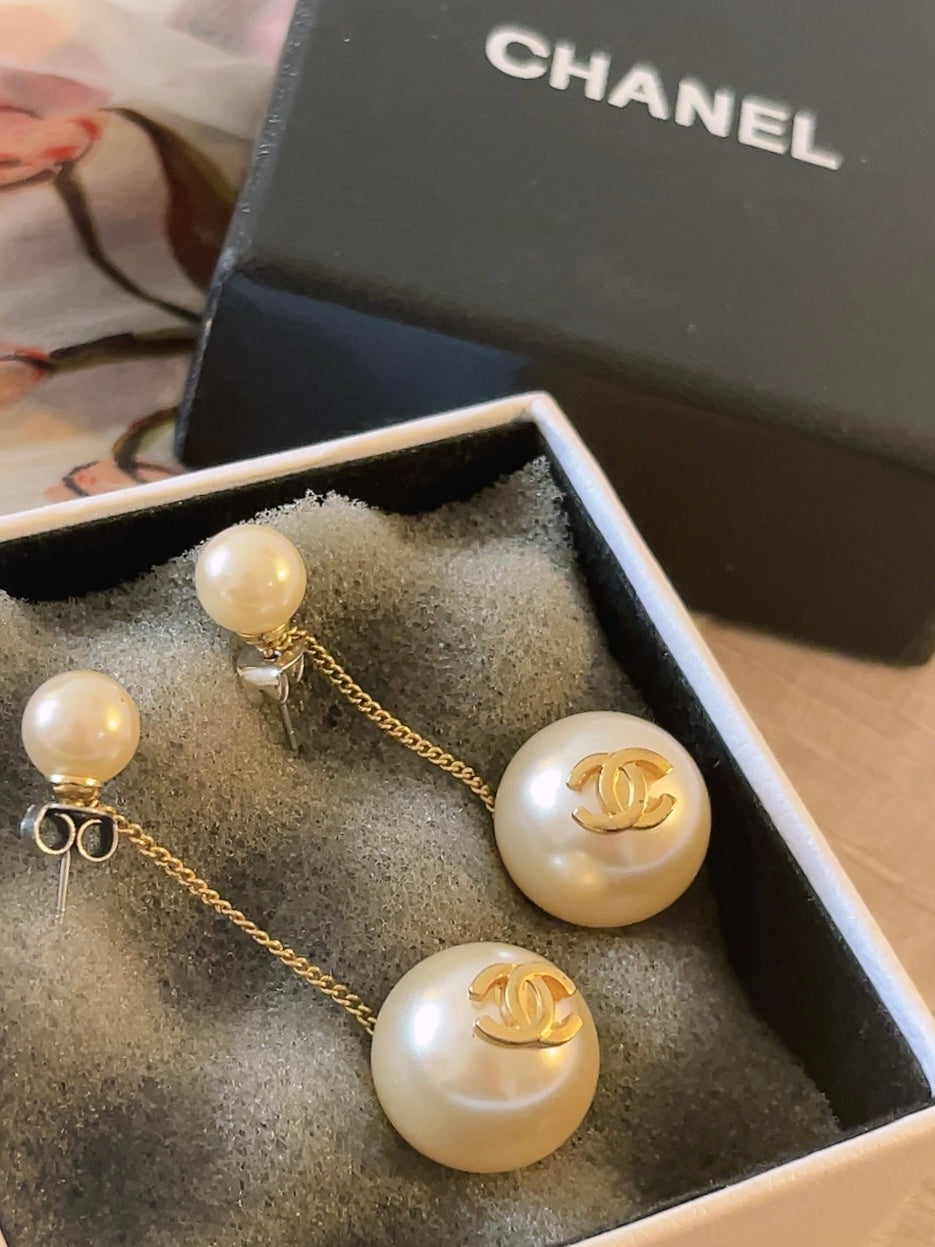 CHANEL vintage pearl pierced earrings